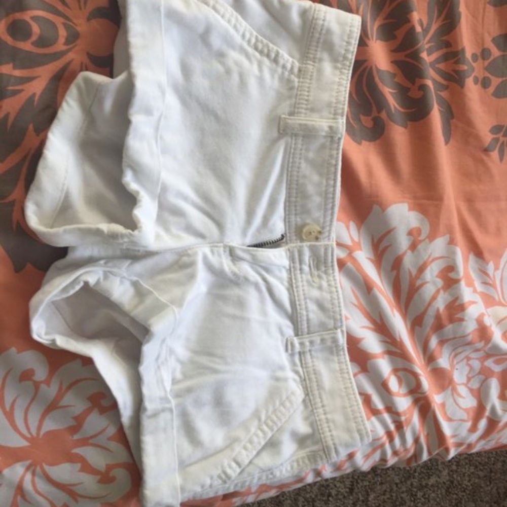 White Hollister shorts